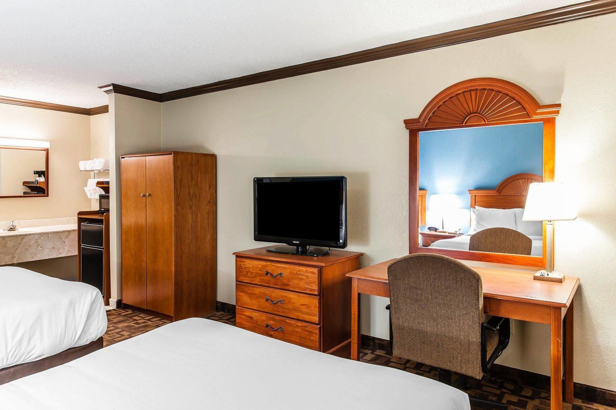 Comfort Inn & Suites Quakertown Extérieur photo